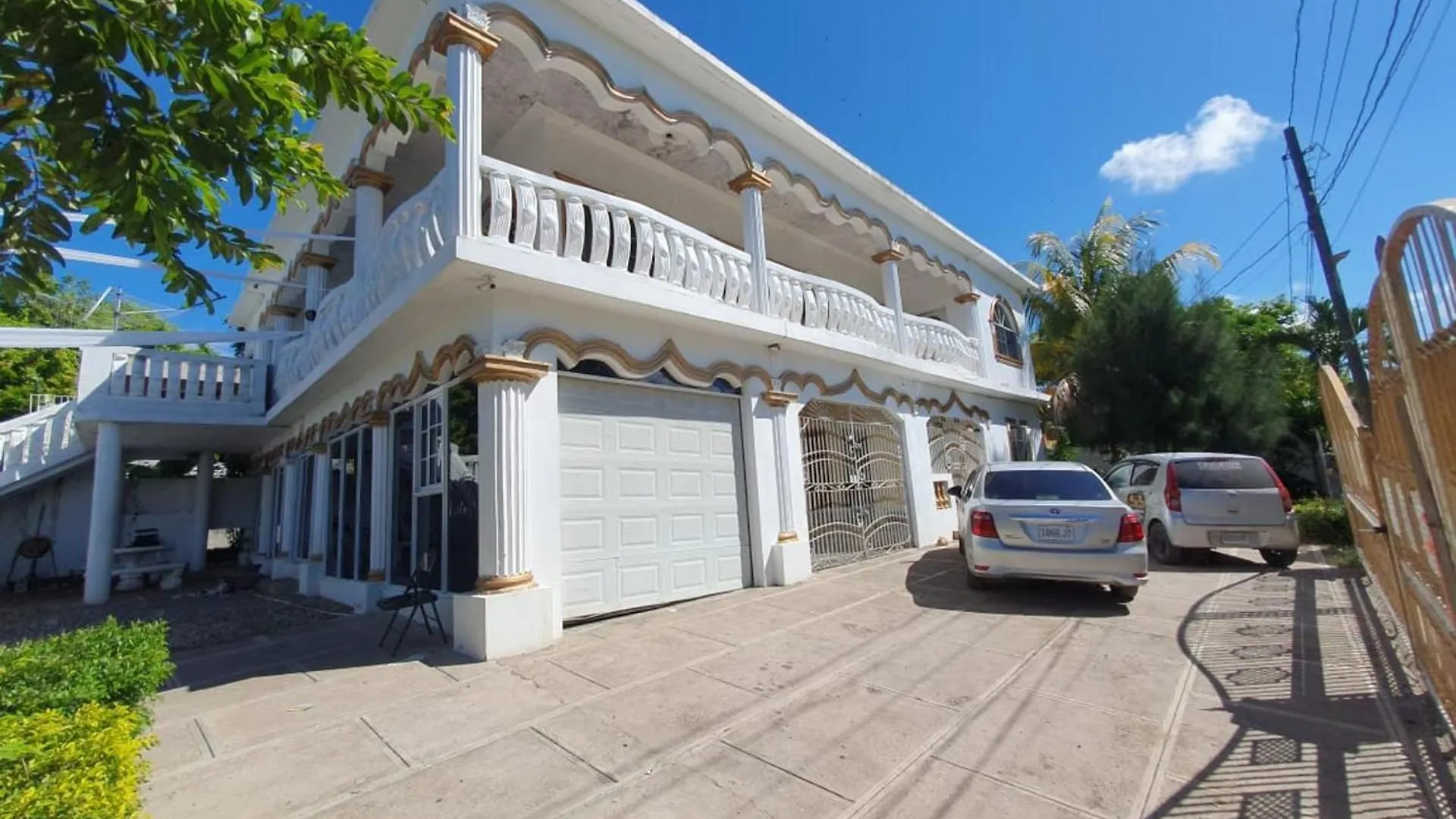 Sandy Bay Paradise Retreat - 7 Bedrooms 0*, Sandy Bay (Clarendon)