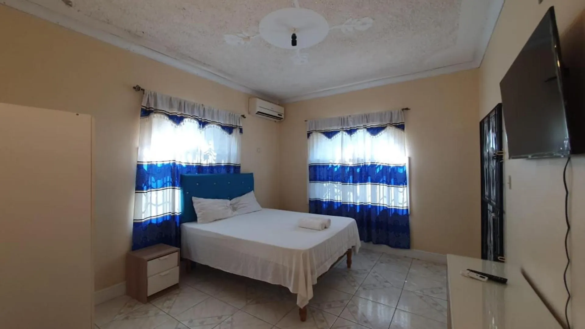 Sandy Bay Paradise Retreat - 7 Bedrooms