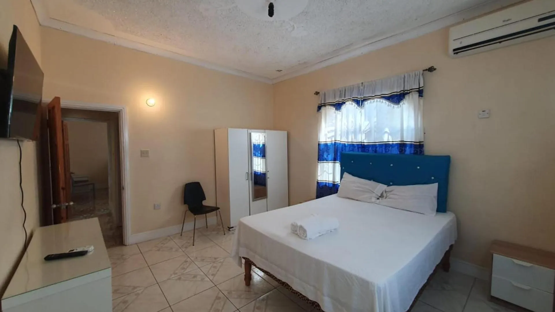 Sandy Bay Paradise Retreat - 7 Bedrooms 0*, Sandy Bay (Clarendon)