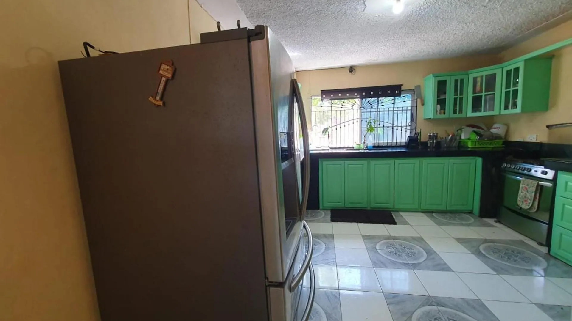 Sandy Bay Paradise Retreat - 7 Bedrooms Sandy Bay (Clarendon)