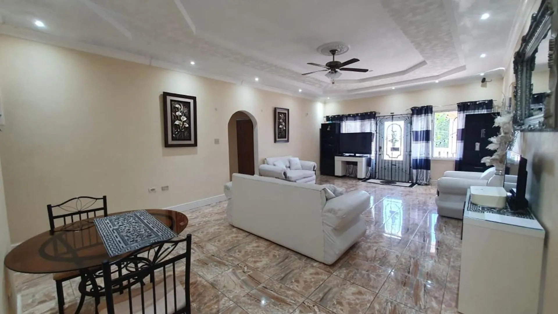 Holiday home Sandy Bay Paradise Retreat - 7 Bedrooms