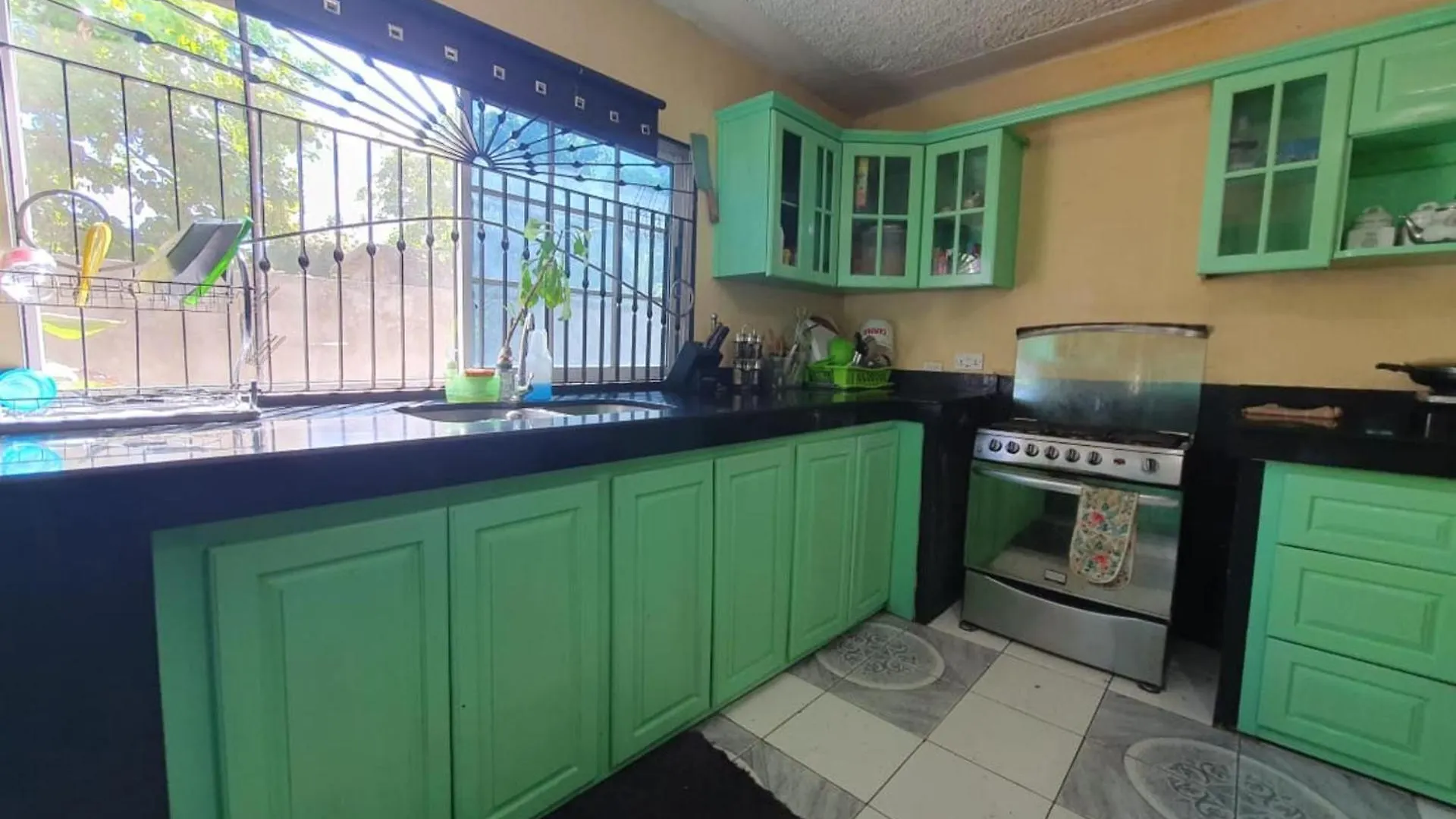 Sandy Bay Paradise Retreat - 7 Bedrooms 0*, Sandy Bay (Clarendon)