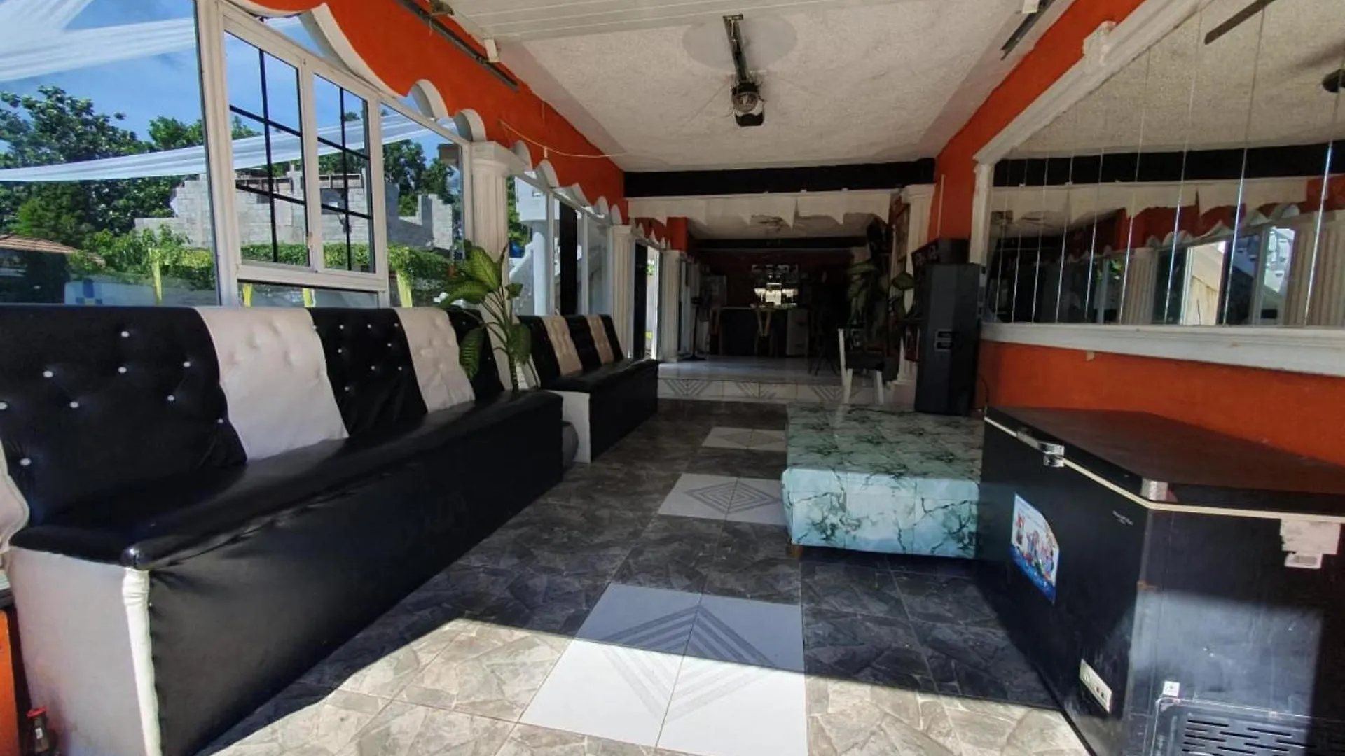 Sandy Bay Paradise Retreat - 7 Bedrooms 0*, Sandy Bay (Clarendon)