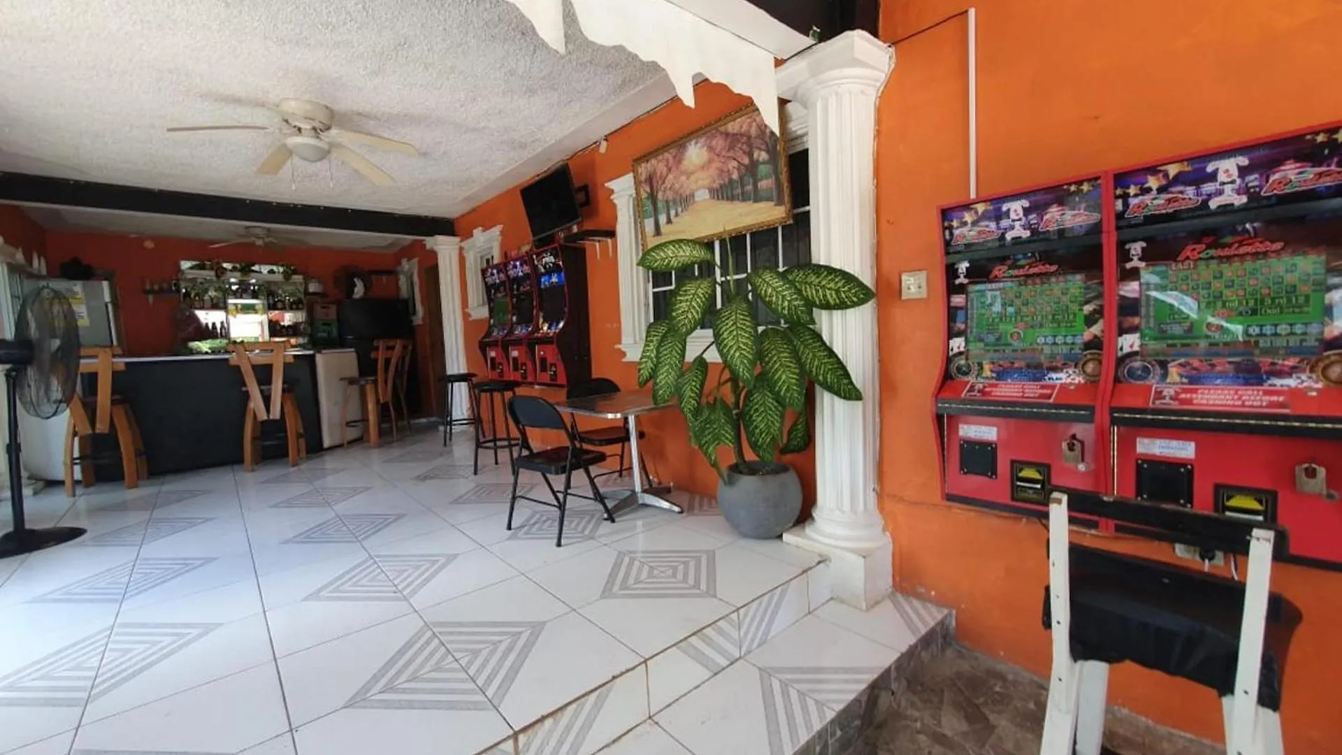 Sandy Bay Paradise Retreat - 7 Bedrooms Holiday home Sandy Bay (Clarendon)